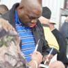 Iran "The Blade" Barkley obliges fans' request for an autograph